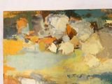 un tableau sur le mur d'une pièce avec un tableau sur le mur