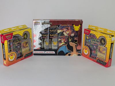 trois types différents de figurines Pokémon dans la boîte