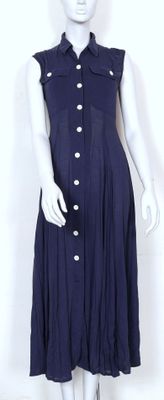 l'image d'un mannequin portant une robe bleue