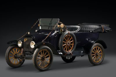 (d) FORD Model T "Fourseater" Tourer 1920 - Photo 1