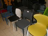 le nombre de chaises alignées dans une pièce