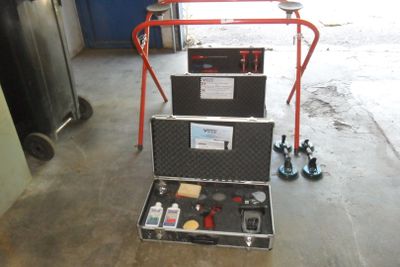 une photo d'un chariot à bagages contenant des outils