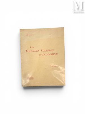 un livre posé sur une table
