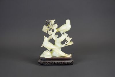 Groupe en serpentine. Chine, travail du XXème siècle. - Photo 1