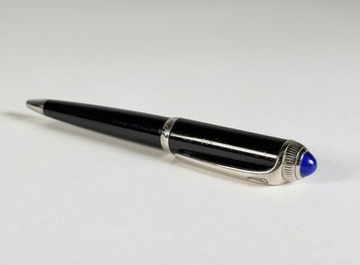 CARTIER stylo à bille "twist" noir et métal argenté, gravé "…