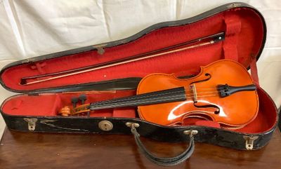 a violin and a violin case on a table