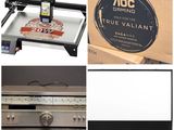 quatre photos différentes d'un projecteur et d'un écran de projection