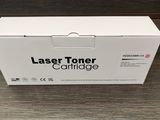 une boîte de cartouches de toner roses posée sur une table
