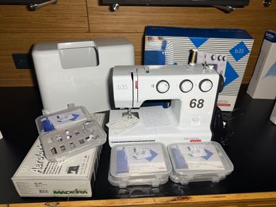 a picture of a sewing machine on a desk