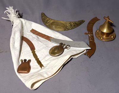 a cloth bag with a pair of scissors and a pair of scissors on it