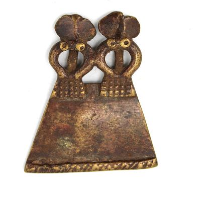 Pendentif représentant deux personnages (jumeaux) surmontant…