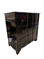 Commode en bois naturel mouluré à ressaut ouvrant par trois … (photo 2)