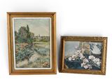 deux tableaux représentant des fleurs et un vase posés côte à côte sur une table