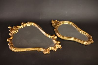 Lot de 2 miroirs en bois doré et sculptés à décor de rinceau…