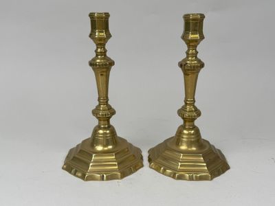 paire de chandeliers anciens en laiton