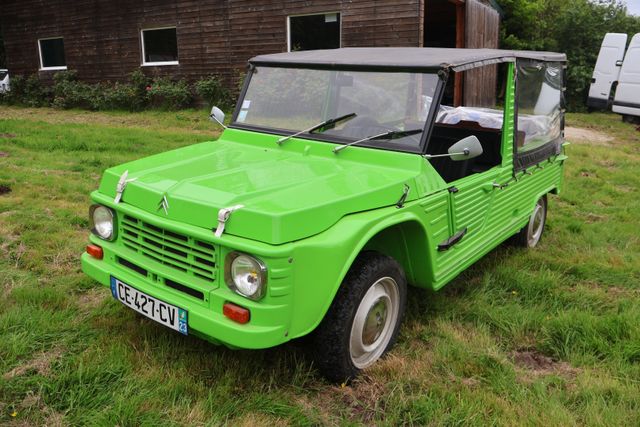 Véhicule utilitaire CITROEN Méhari, immatriculée CE-427-CV, 1ère ...
