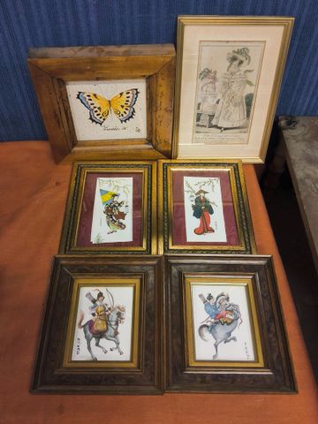 Lot de 4 cadres asiatiques, un carreau de céramique peint et une ...