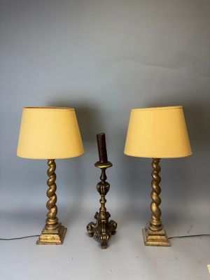 paire de lampes de table anciennes en laiton avec abat-jours