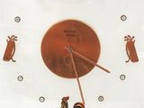 une horloge sur laquelle est représenté un coq