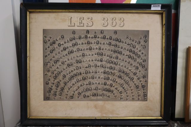 Affiche encadrée « Les 363 » députés 19ème 42x54. Cadre bois noir...