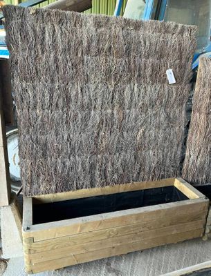un tas de paille posé sur une palette