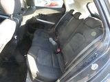 une voiture équipée d'une ceinture de sécurité à l'arrière