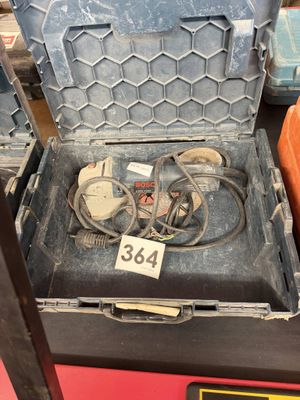 une boîte à outils qui contient beaucoup d'outils