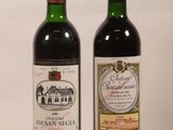 deux bouteilles de vin posées l'une à côté de l'autre sur une table
