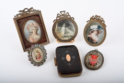 Deux miniatures, un cadre à noeud, un médaillon coeur sacré … - Photo 1