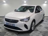 une photo d'une opel blanche garée dans un garage