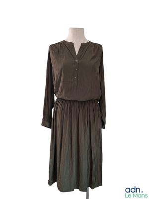 une image d'une robe de femme sur un mannequin
