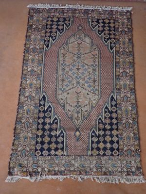 Tapis noué main, motif floral, 195x130 cm (usures)