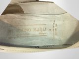 the bottom of a pair of white shoes with a label on it