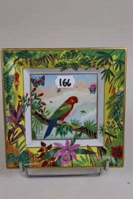 a picture of a picture of a bird on a plate