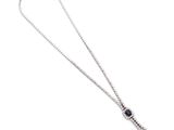 une image représentant un collier en argent orné d'une pierre bleue, sur fond blanc
