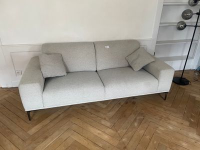 an image of a couch in a living room