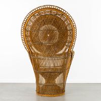 Une grande « chaise Emmanuelle » ou « chaise Peacock » en ro… (photo 5)