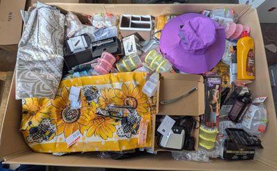 242 / 1 palette de 92 kg de mix (rasoir, petites boîte…