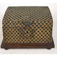 PETIT COFFRE LOUIS XIV en bois couvert de tissu à grosses fl… (photo 4)