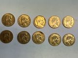gros plan d'un paquet de pièces d'or sur une table