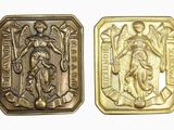 deux médailles d'or ornées d'anges sur fond blanc