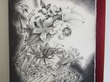 dessin au crayon d'une image en noir et blanc représentant des fleurs et des papillons