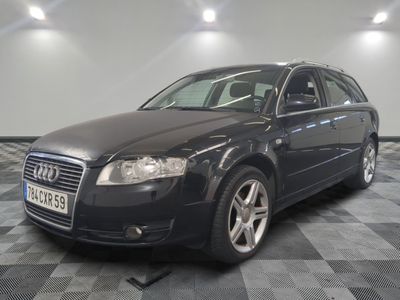 une image d'une audi wagon noire garée dans un garage