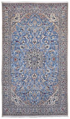 un tapis bleu avec un motif en médaillon
