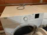 an image of a washer and dryer in a room