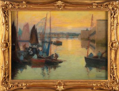une peinture à l'huile représentant des bateaux dans un port, dans un cadre doré