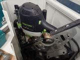 une image d'une machine qui se trouve dans une pièce