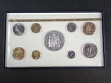 a picture of a picture of a coin set in a box