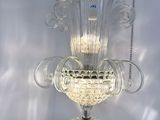 un vase en verre contenant une guirlande lumineuse