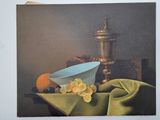 une image d'une peinture représentant une coupe de fruits sur une table